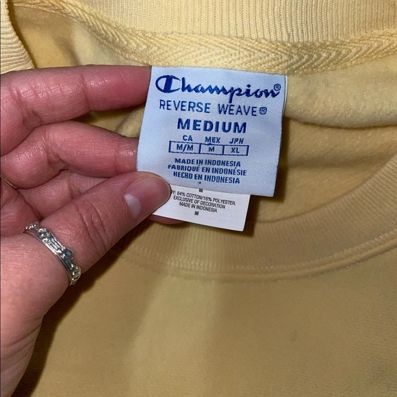NWT Champion Pastel Yellow Reverse Weave Cropped Cut Off Crew Sweater Size M - Picture 8 of 10